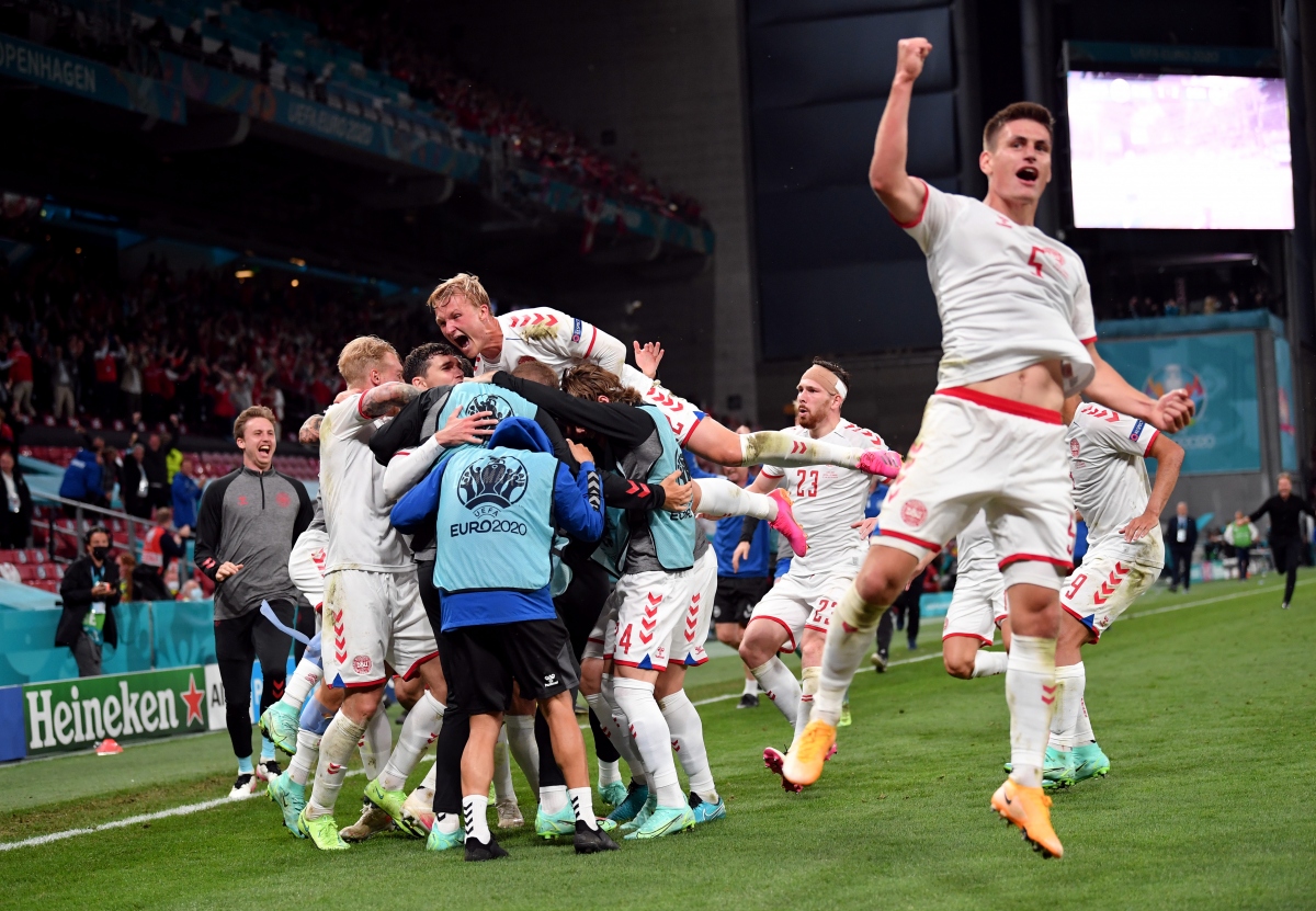 Thắng đậm Nga, Đan Mạch vào vòng knock-out EURO 2021